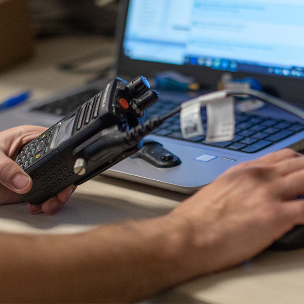 jedoch Besen Gerücht two way radio repair Prallen Volumen einfallen